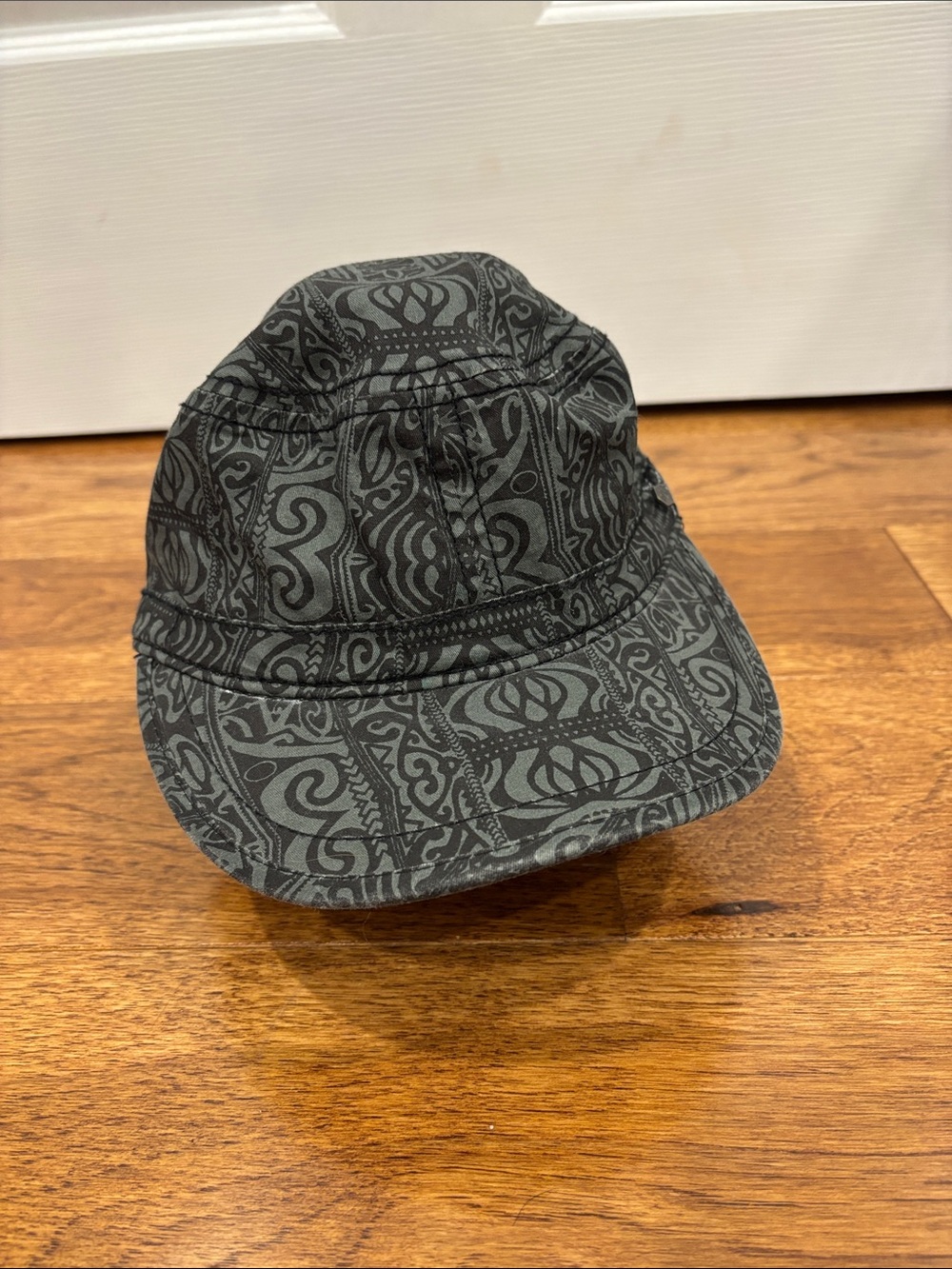 Women's Black Gray Patterned Cap Hat